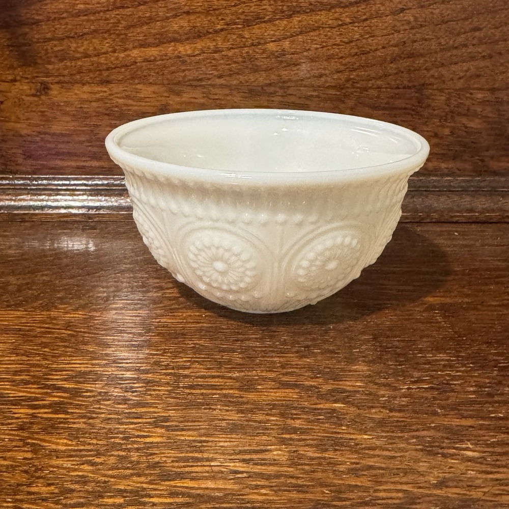 The Pioneer Woman Vintage Style White Milk Glass Adeline 5" Bowl